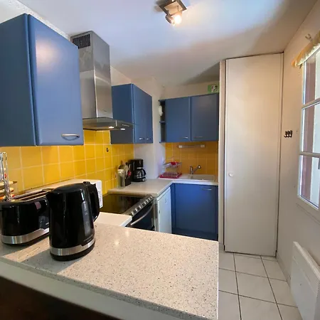 Appartement T2 Verdoyant Avec Parking Privatif - Fr-1-374-238 *