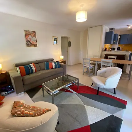 Appartement T2 Verdoyant Avec Parking Privatif - Fr-1-374-238